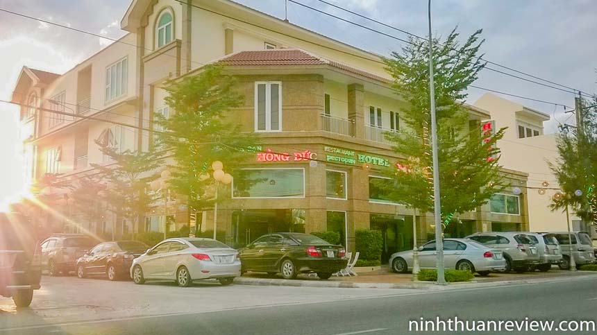 Khách sạn Hồng Đức gần biển Ninh Chữ